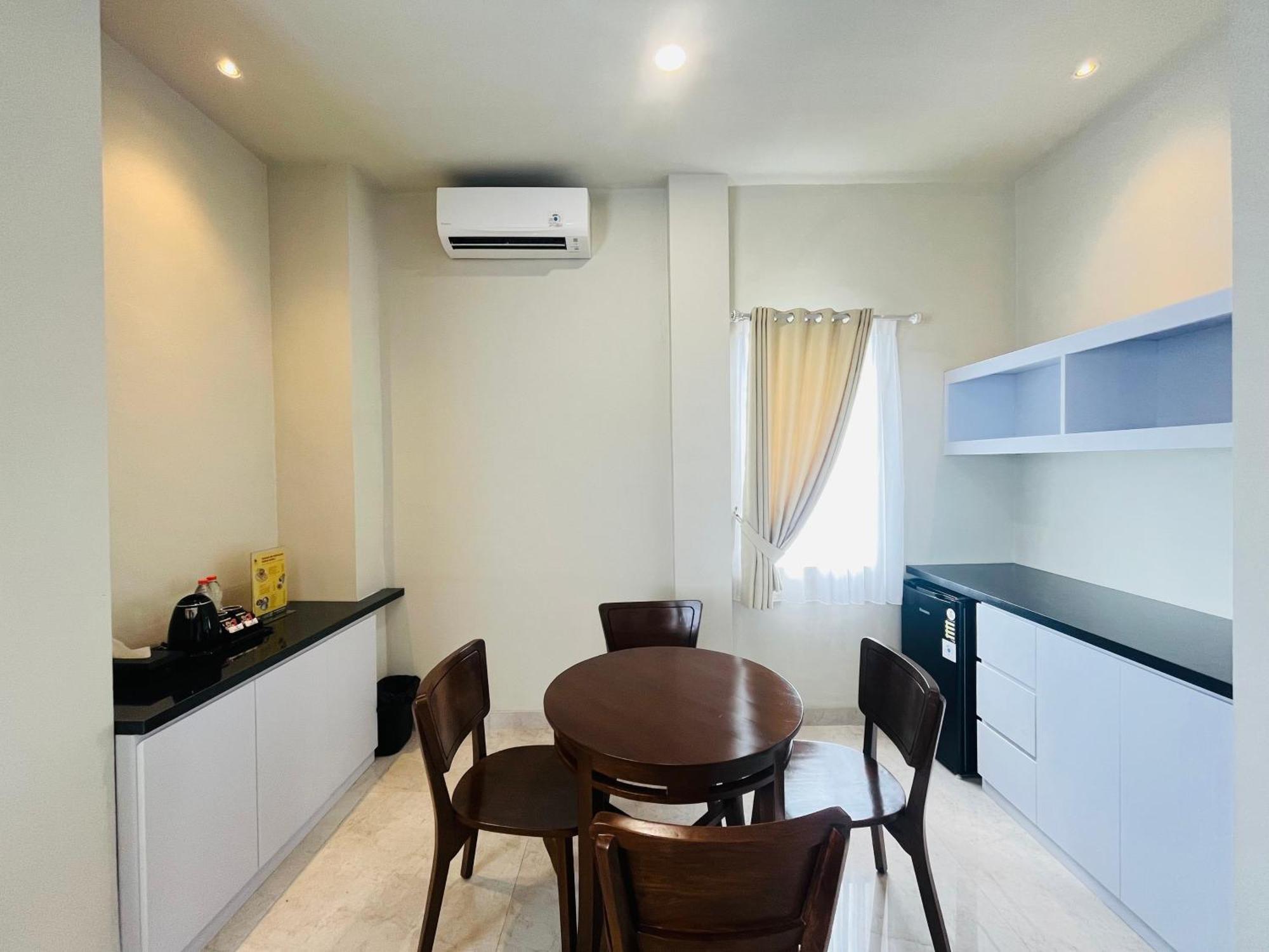 Sans Hotel 88 Andalan Surabaya By Reddoorz Exterior foto