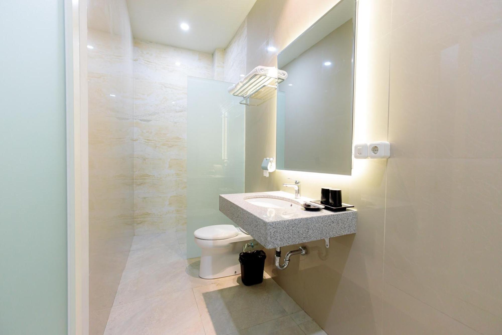 Sans Hotel 88 Andalan Surabaya By Reddoorz Exterior foto