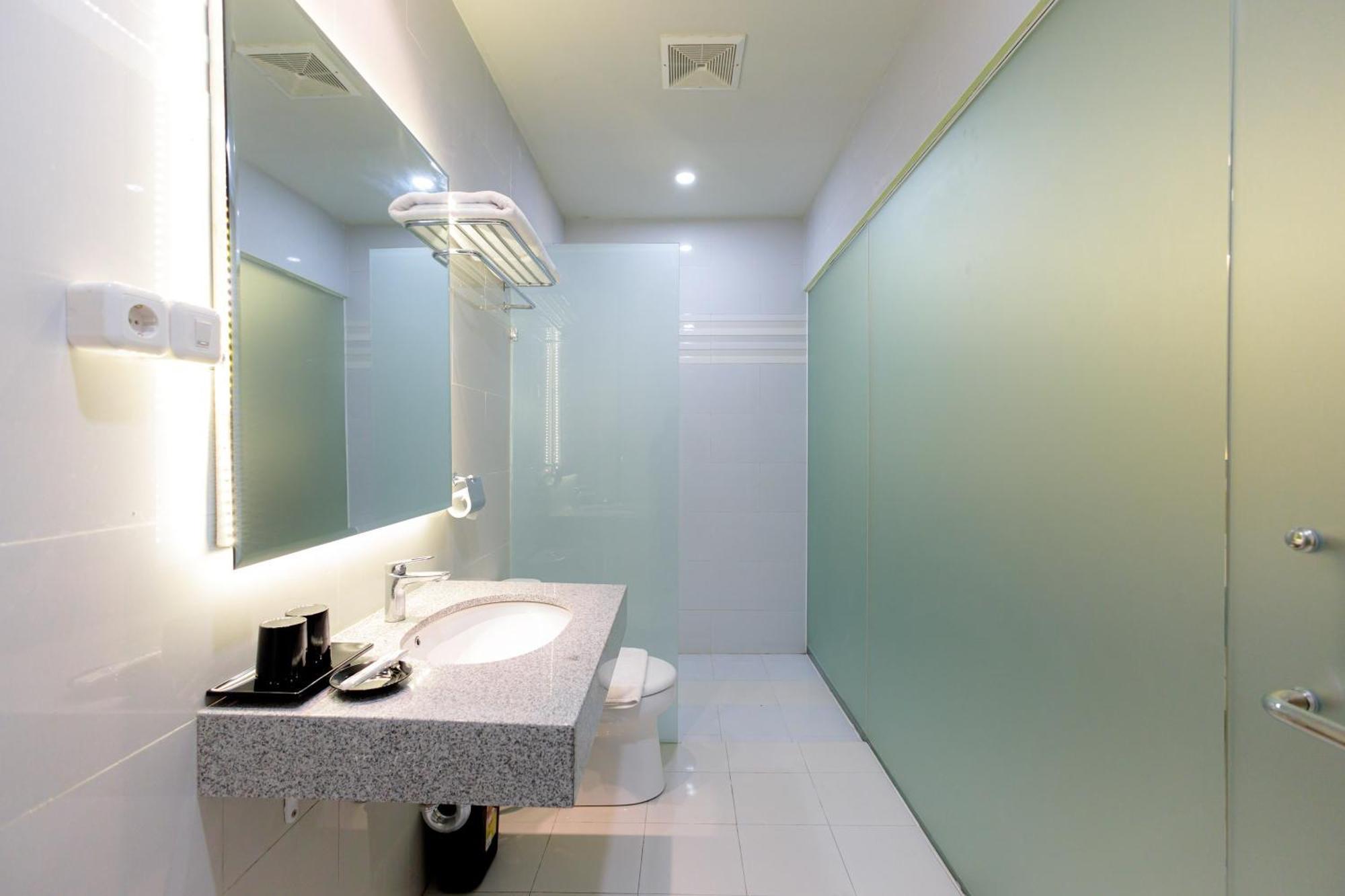 Sans Hotel 88 Andalan Surabaya By Reddoorz Exterior foto